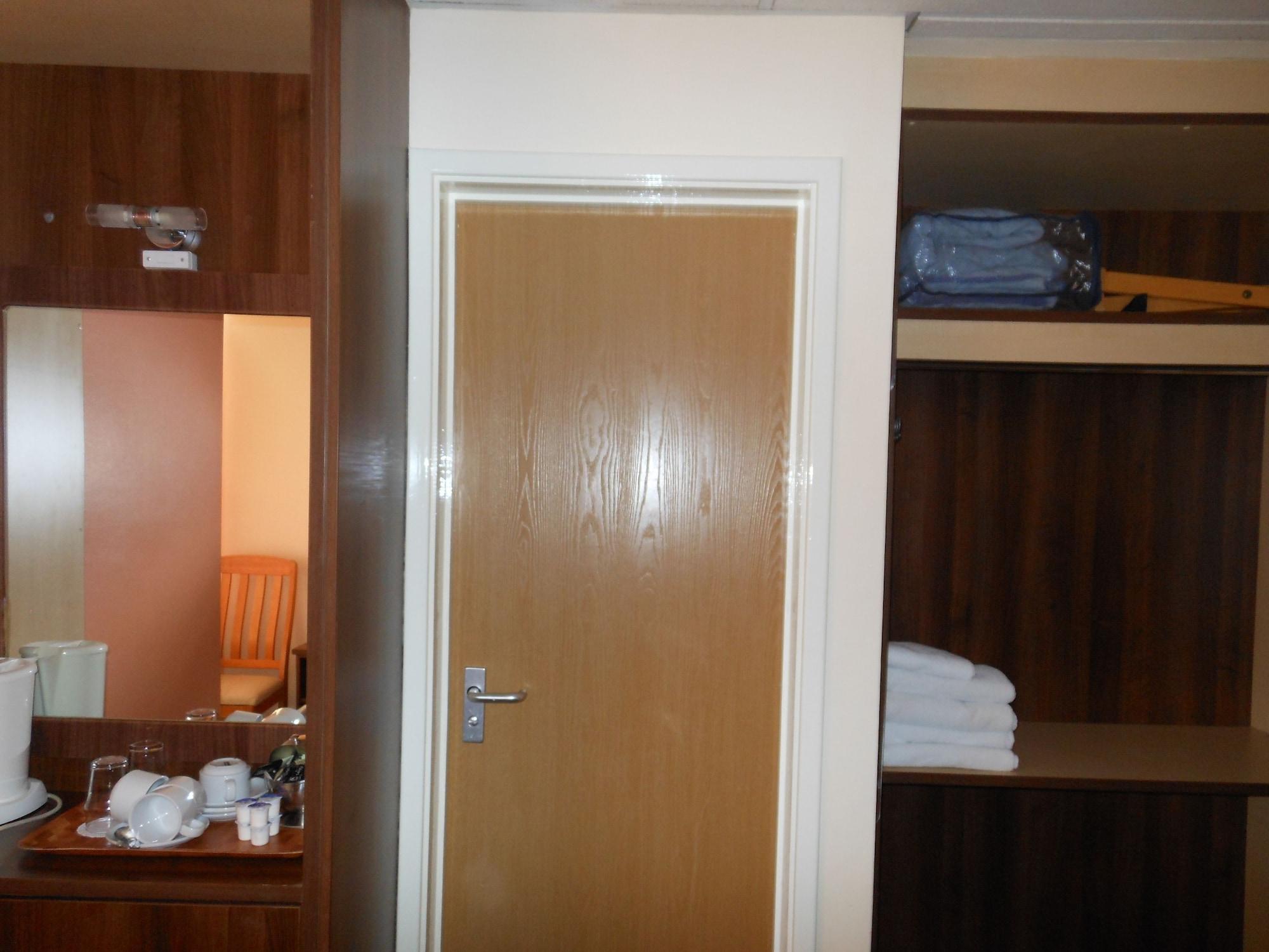 The Gatwick White House Hotel Horley Exterior foto